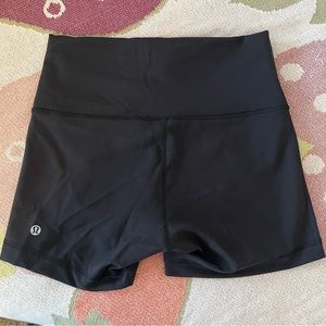 NWOT Lululemon Wunder Train 4” short